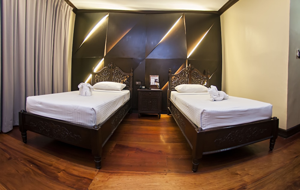Vigan Plaza Hotel 35/71