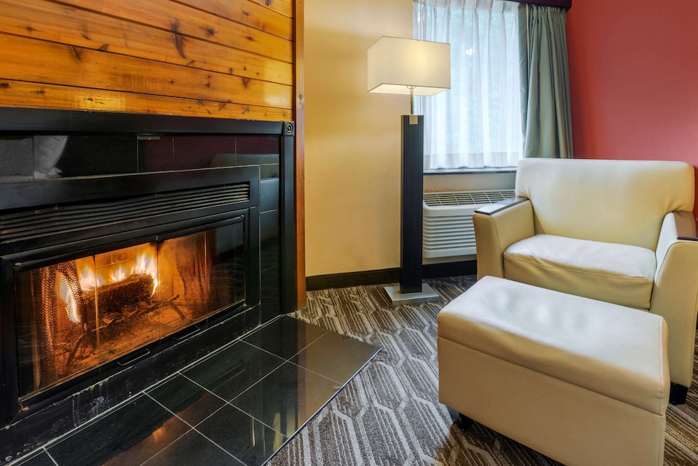 Best Western Plus Poconos Hotel 25/43