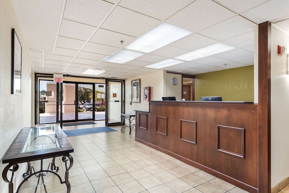 Quality Inn Lincoln Cornhusker 8/30