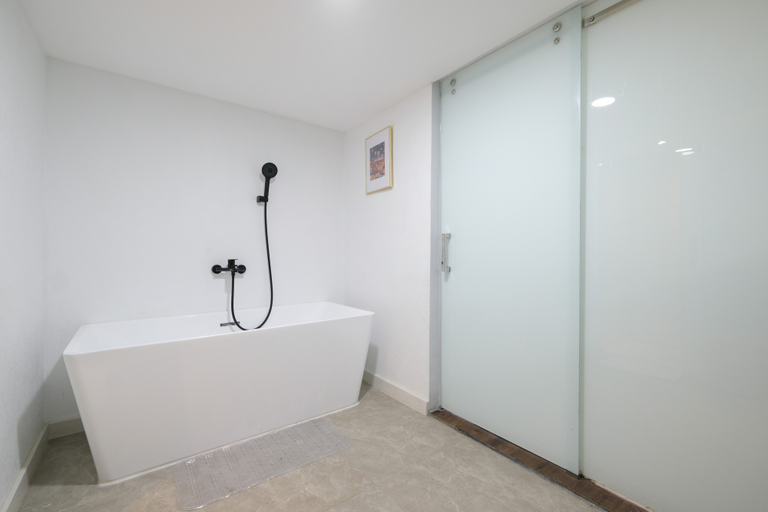 3 Bedrooms, Suite, Aster Apartment Bali 3/3