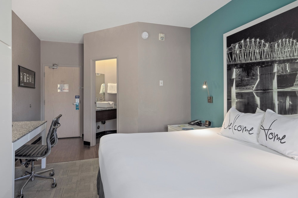 HOME INN EXPRESS MEDICINE HAT 11/72