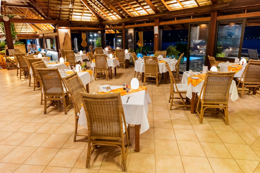 NUKU HIVA KEIKAHANUI PEARL LODGE 44/56