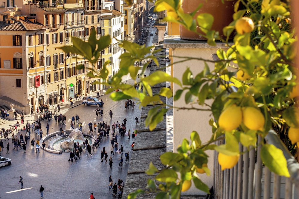 The Inn at the Spanish Steps 110/112