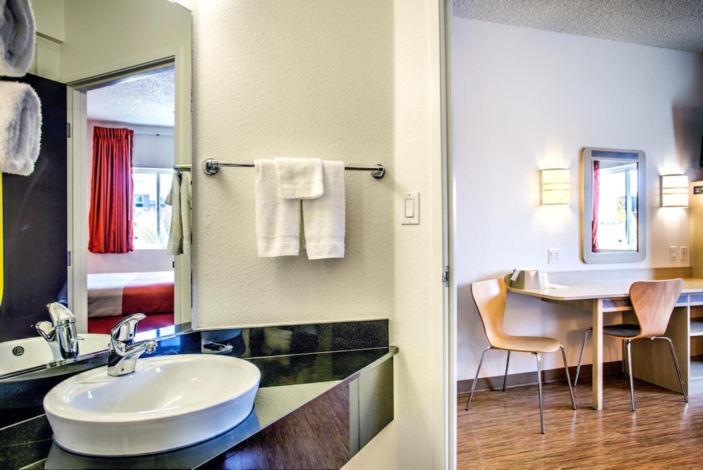 Motel6 Missoula, MT 58/65