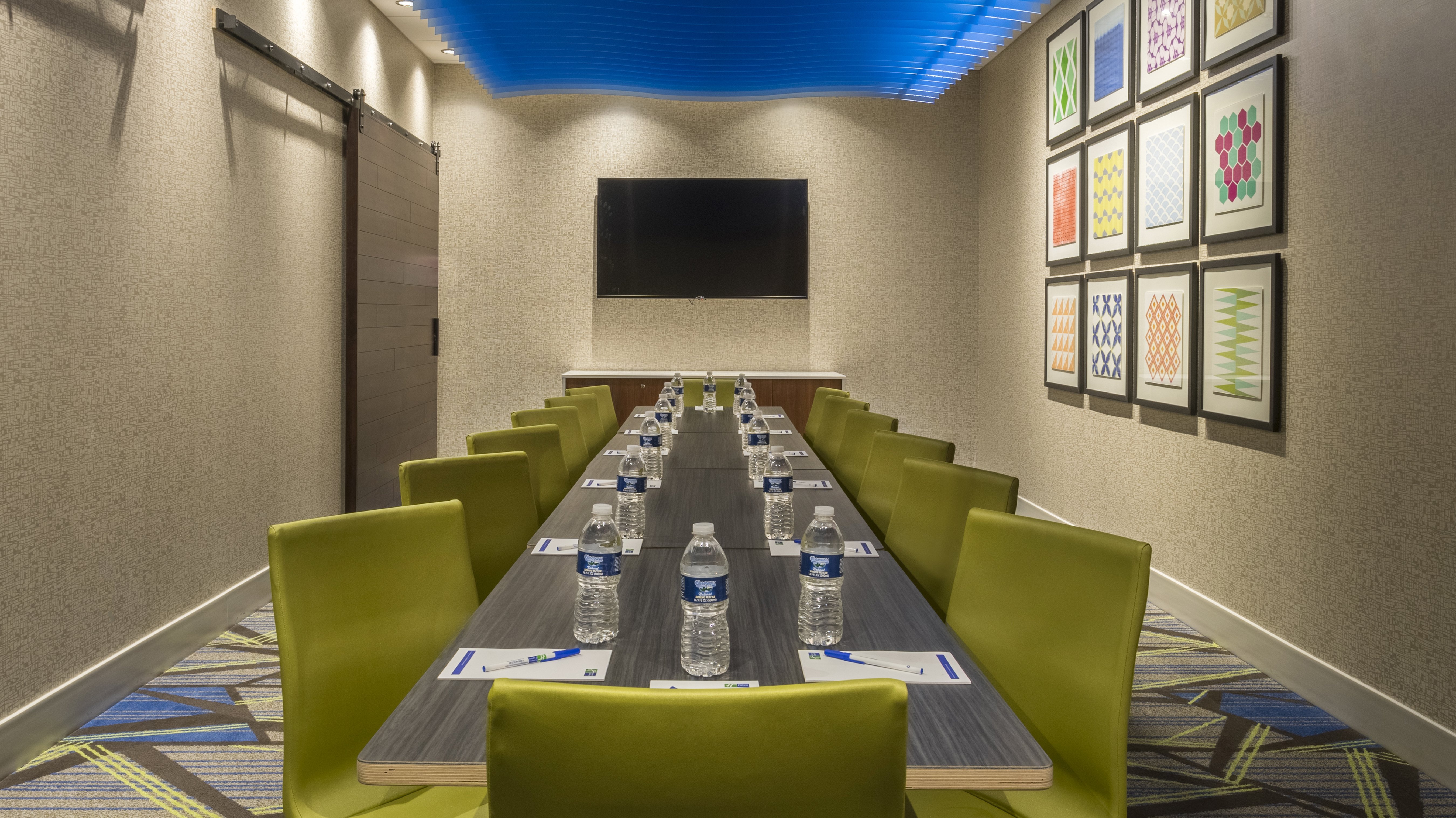 Holiday Inn Express Suites Medina 42/46
