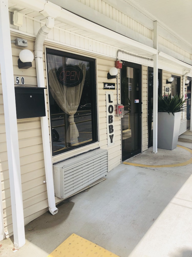 Knights Inn Brunswick 37/50
