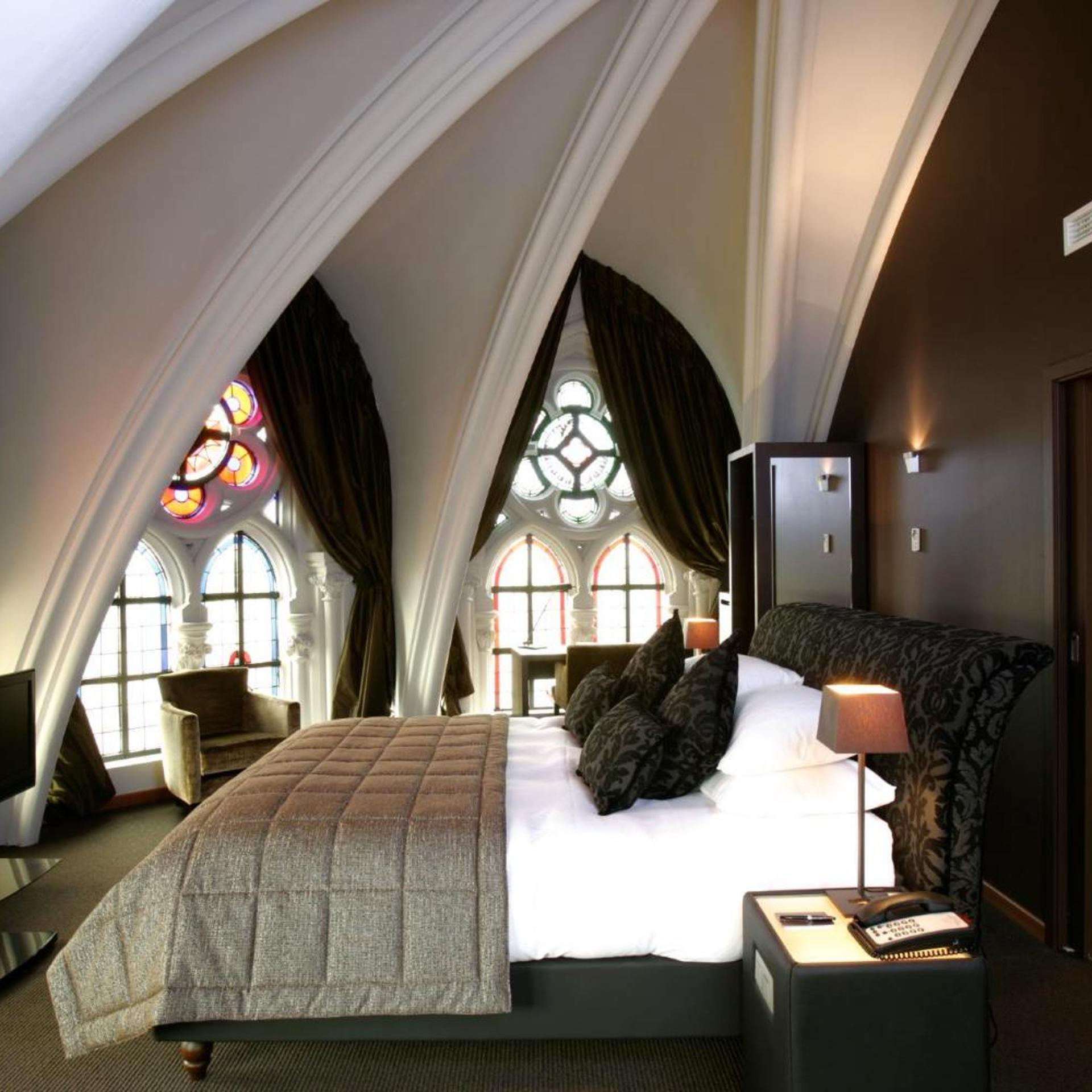 Elite, Junior Suite, Church Area