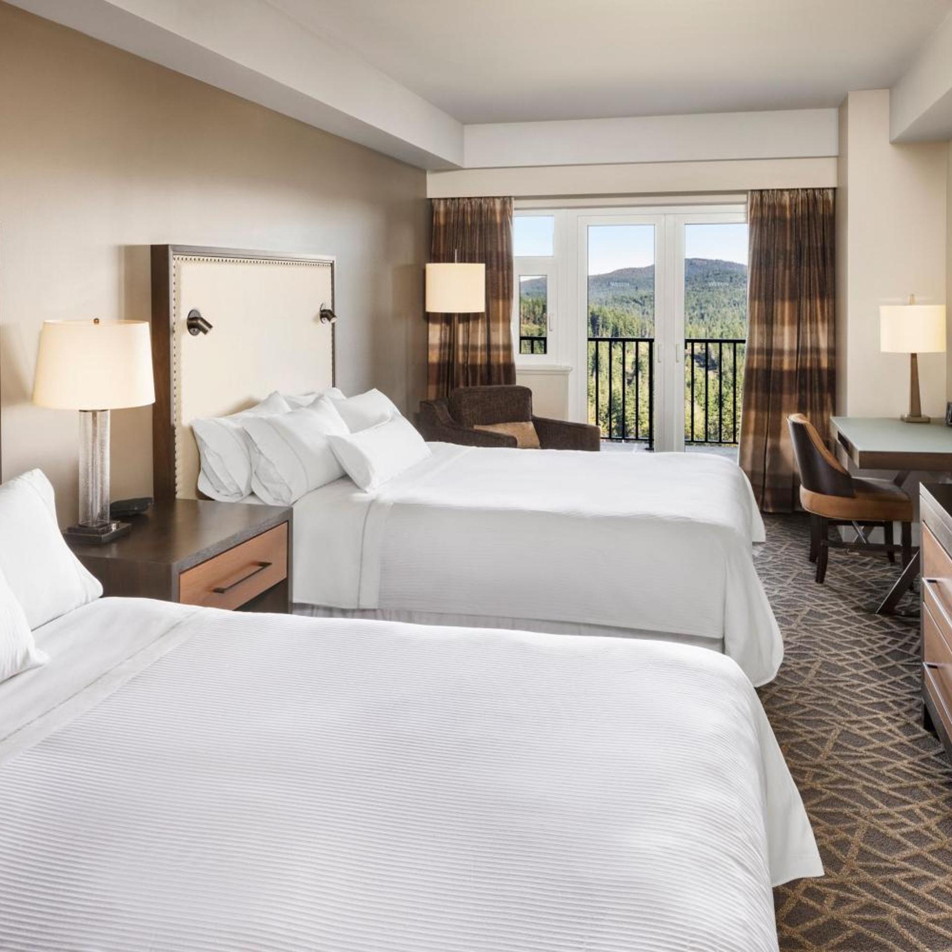 Deluxe, Golf Course View, Balcony