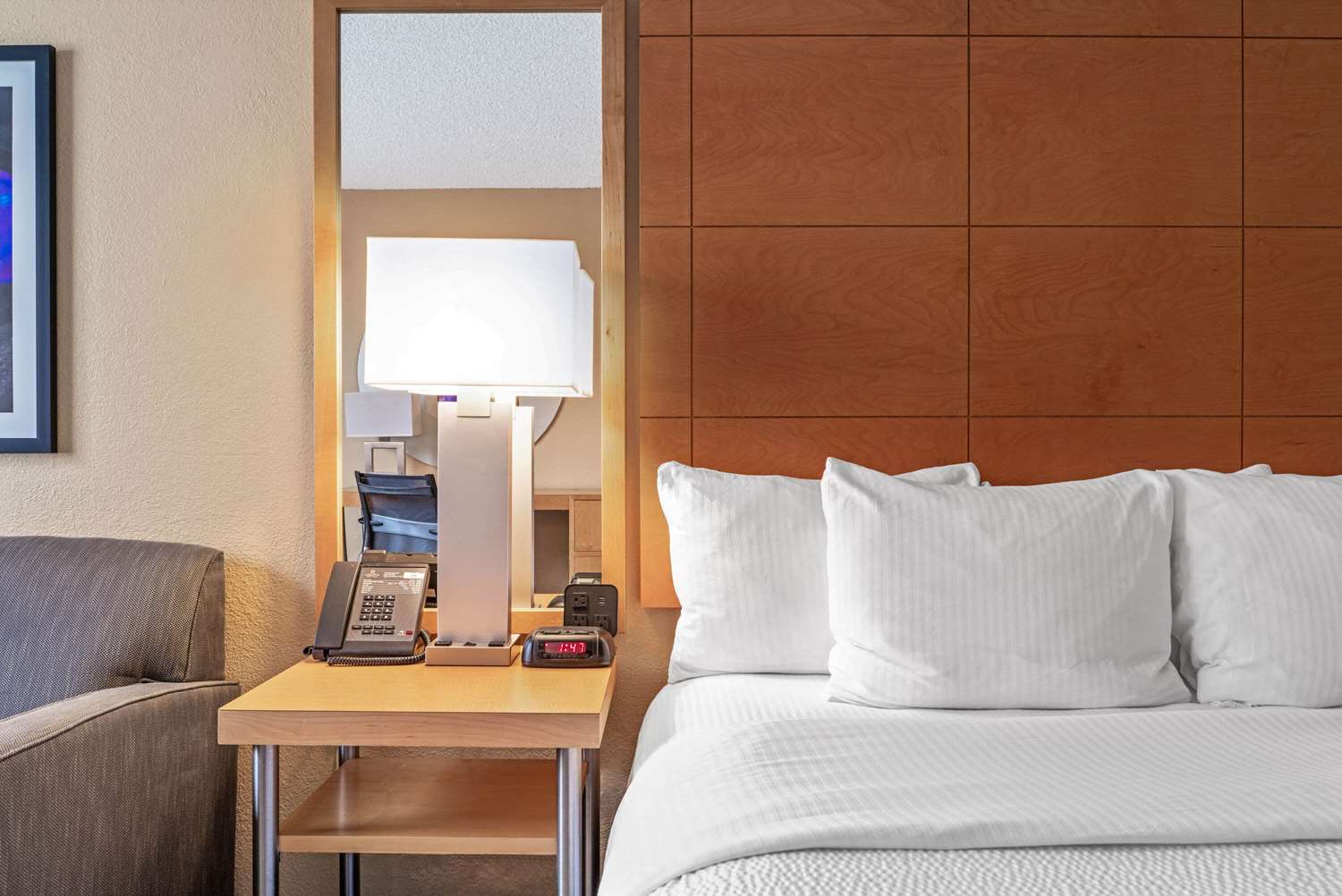 La Quinta Inn Suites By Wyndham Naples Downtown 18/48