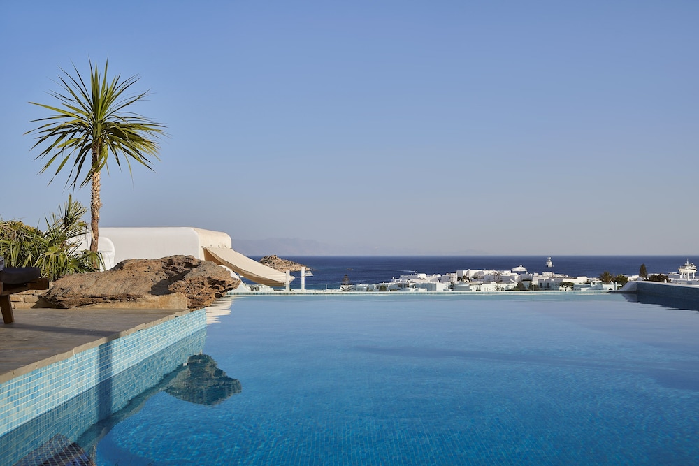 Mr And Mrs White Mykonos 67/72