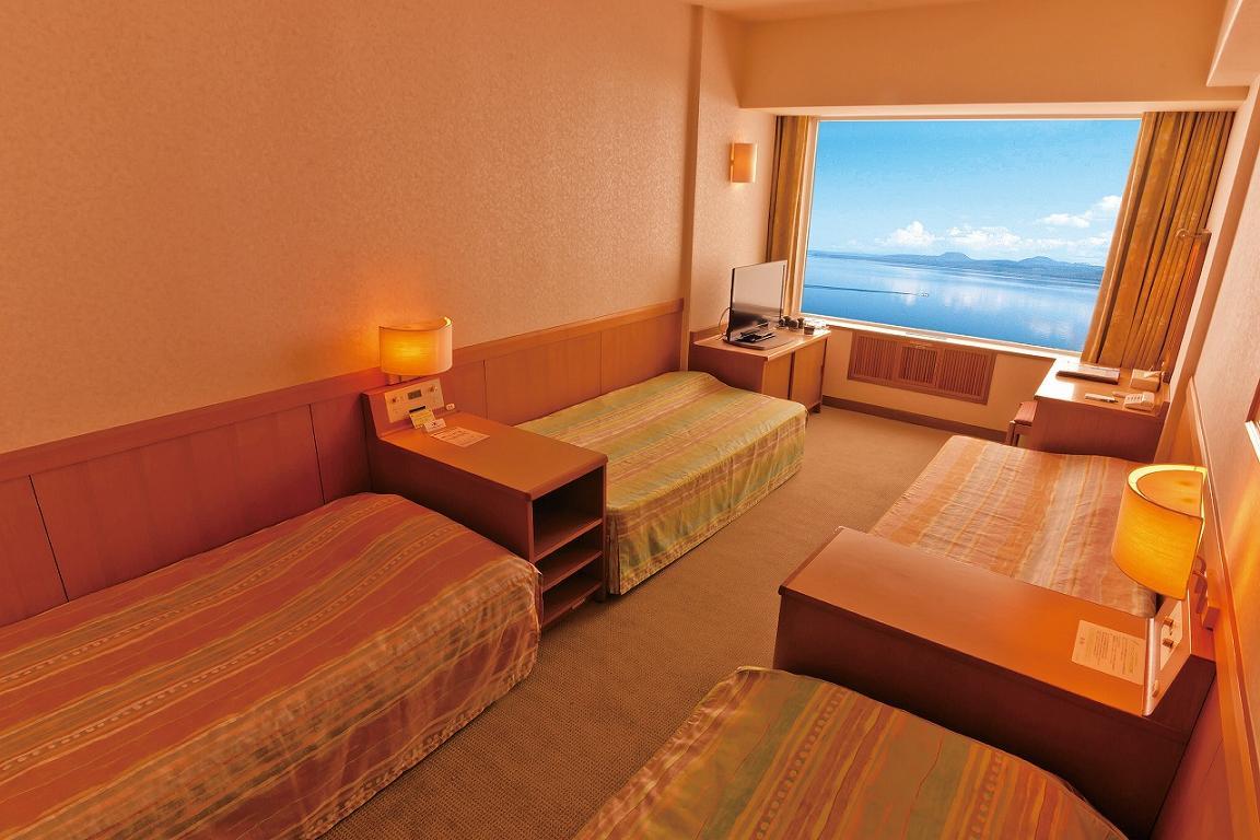 Room, 4 Beds, East Wing