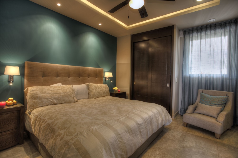 SUITE, 2 BEDS, PARTIAL OCEAN VIEW