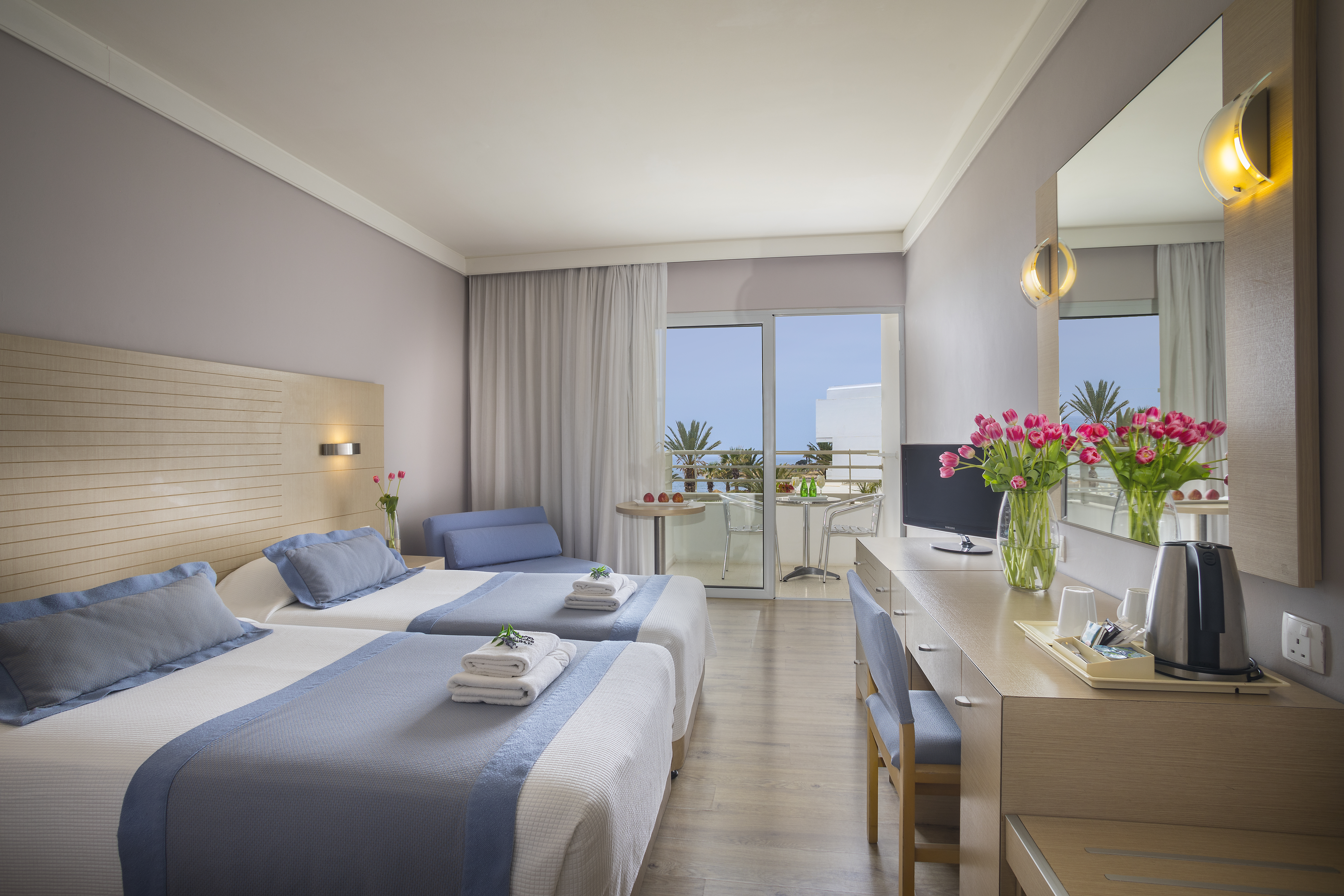 ROOM, DOUBLE OR TWIN BED, SIDE SEA VIEW