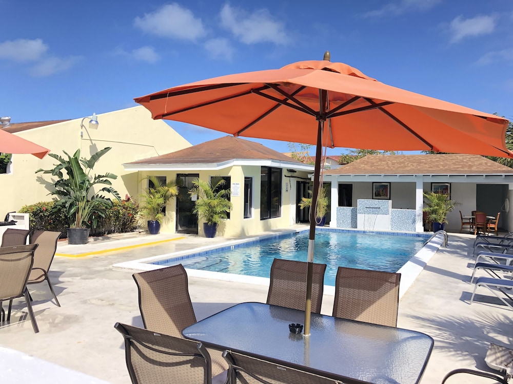 THE COLONY CLUB INN AND SUITES 42/55