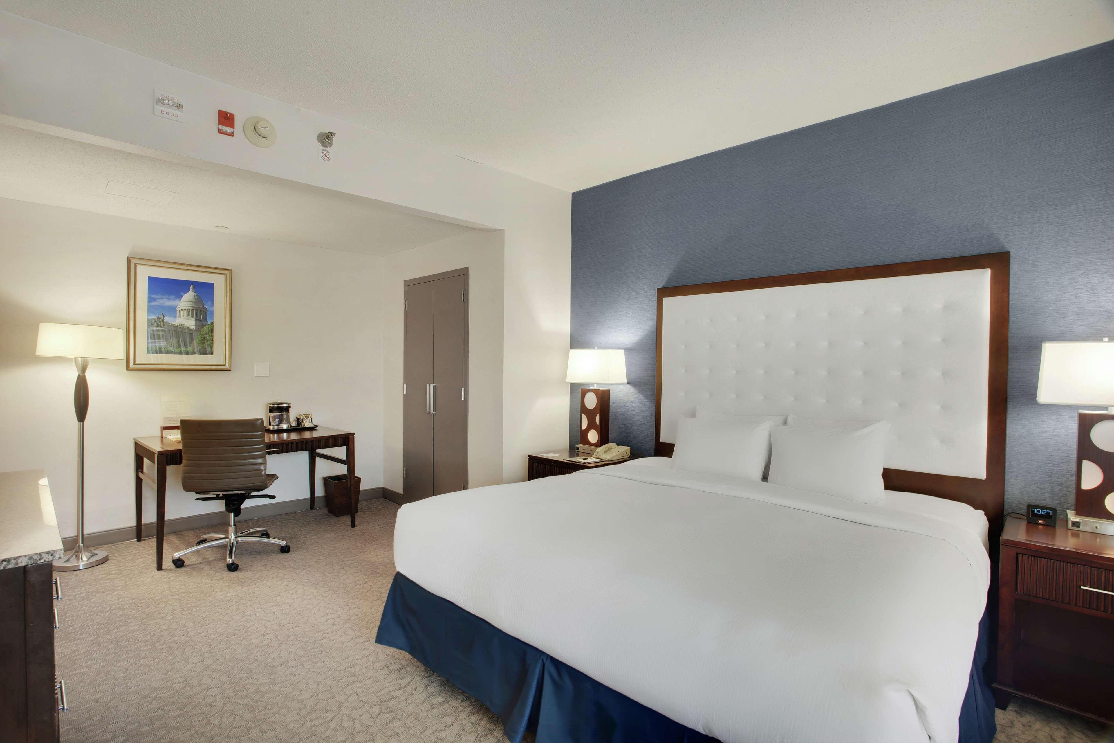 1 BEDROOM, SUITE, KING BED, SOFA, ACCESSIBLE