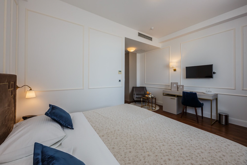 COMFORT, DOUBLE BED