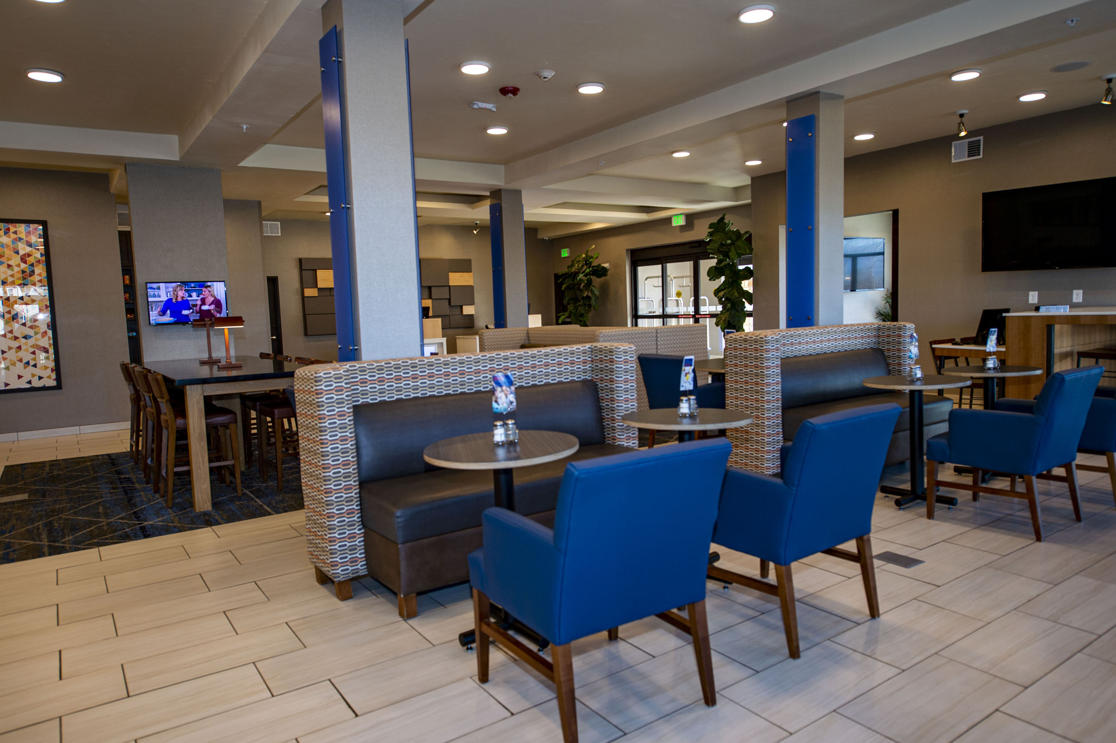 Holiday Inn Express Suites Colorado Springs Afa Northgate 44/56