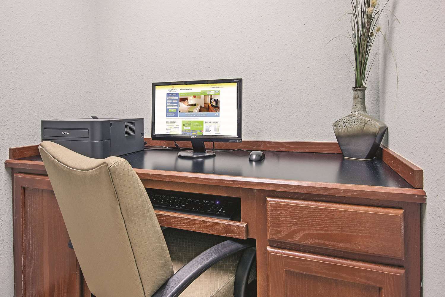 La Quinta Inn and Suites by Wyndham DFW Airport West - Euless 55/65