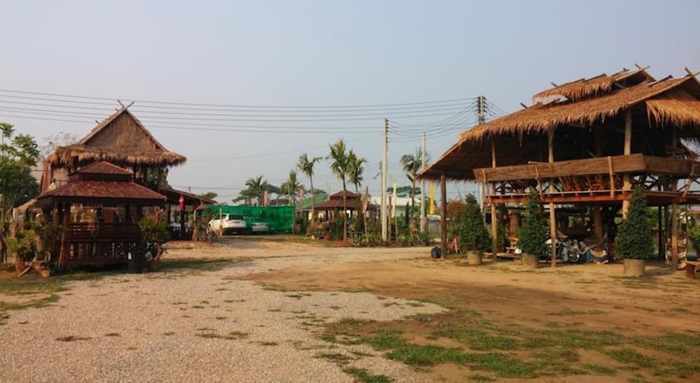 Heun Baan Rong Khun Resort 8/27