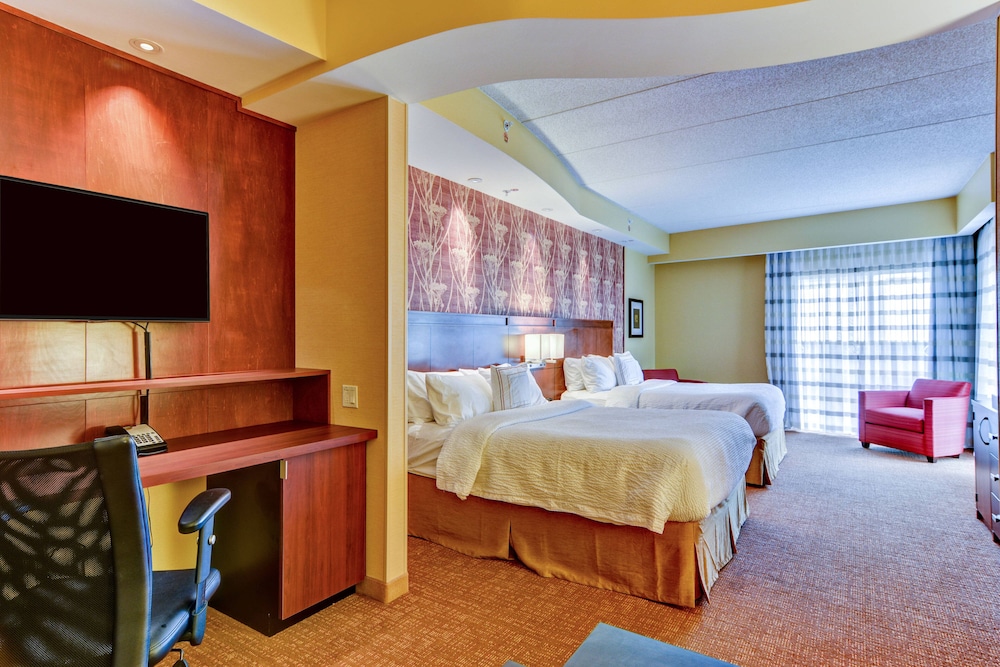 Courtyard by Marriott Bridgeport Clarksburg 11/43