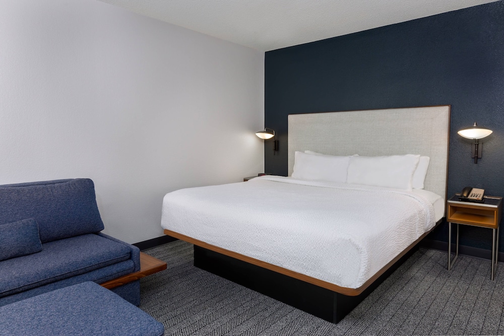 Courtyard by Marriott Tallahassee North/I-10 Capital Circle 7/53