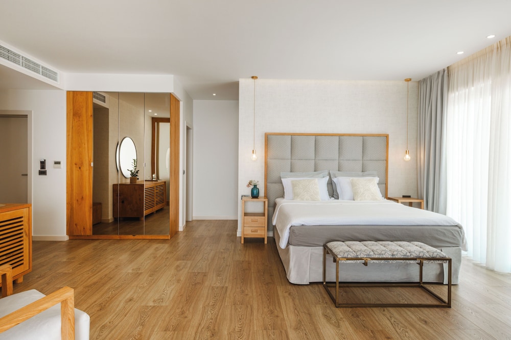 Glow, Suite, King Bed, Sea View, Terrace