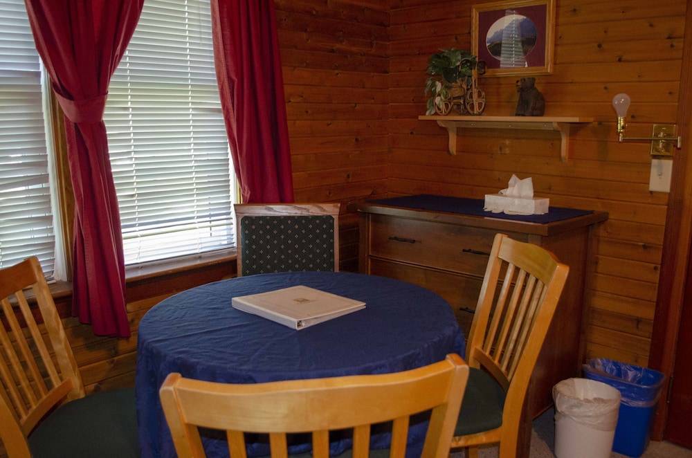 Crandell Mountain Lodge 46/66