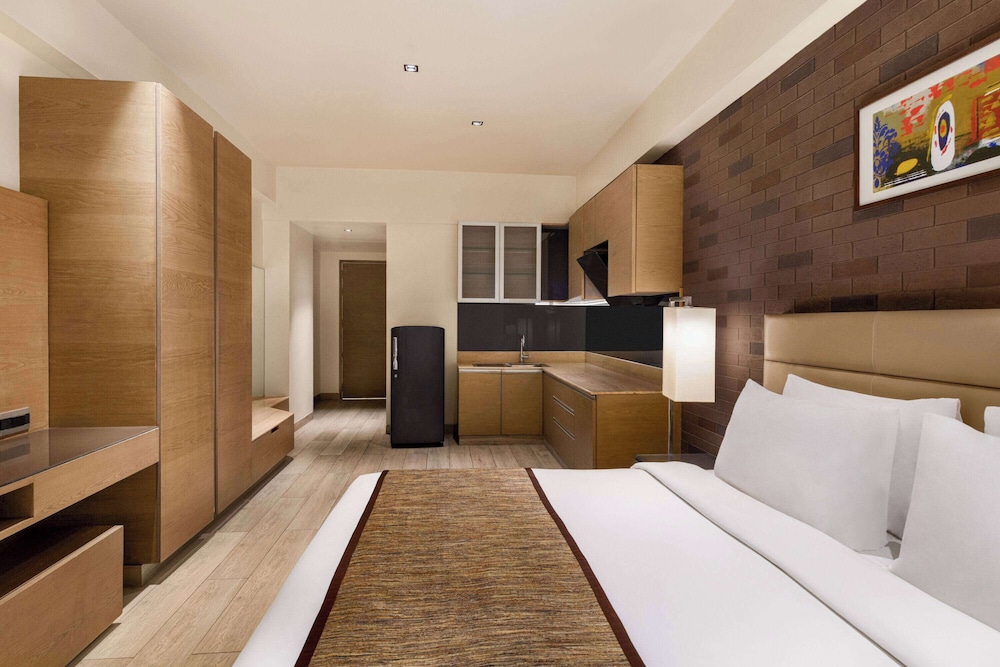 Deluxe, King Bed, Garden or City View