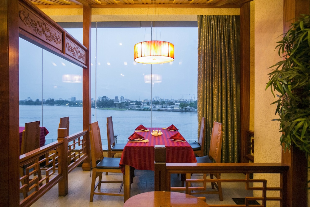 Lagos Oriental Hotel 61/74