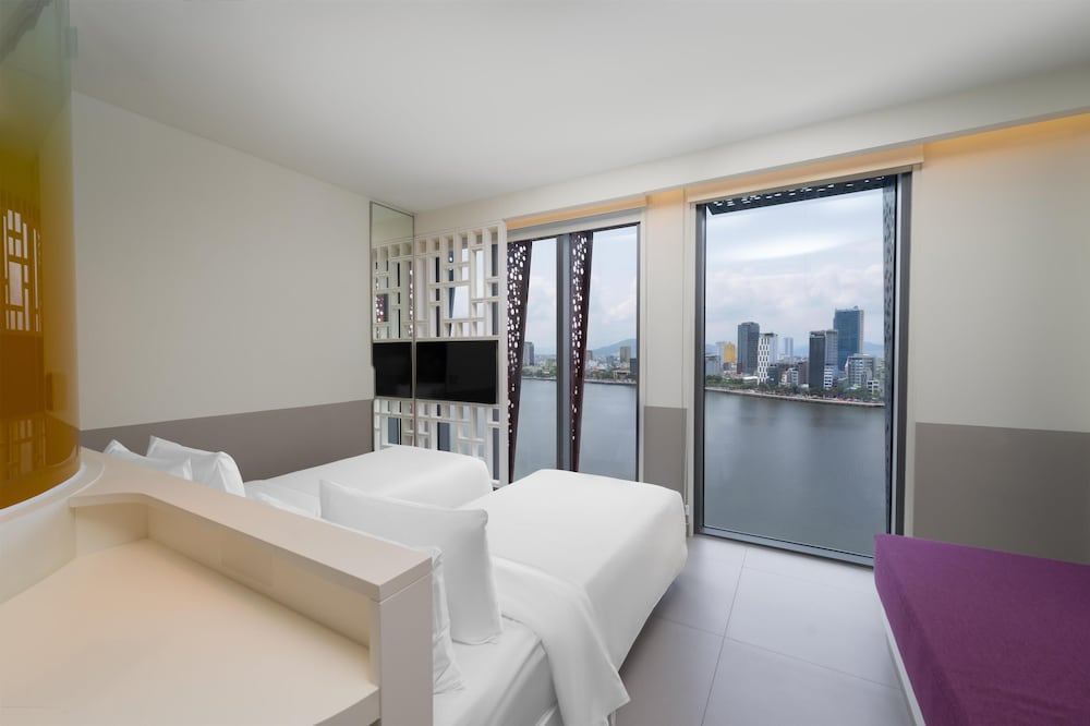 DELUXE, TWIN BEDS, RIVER VIEW