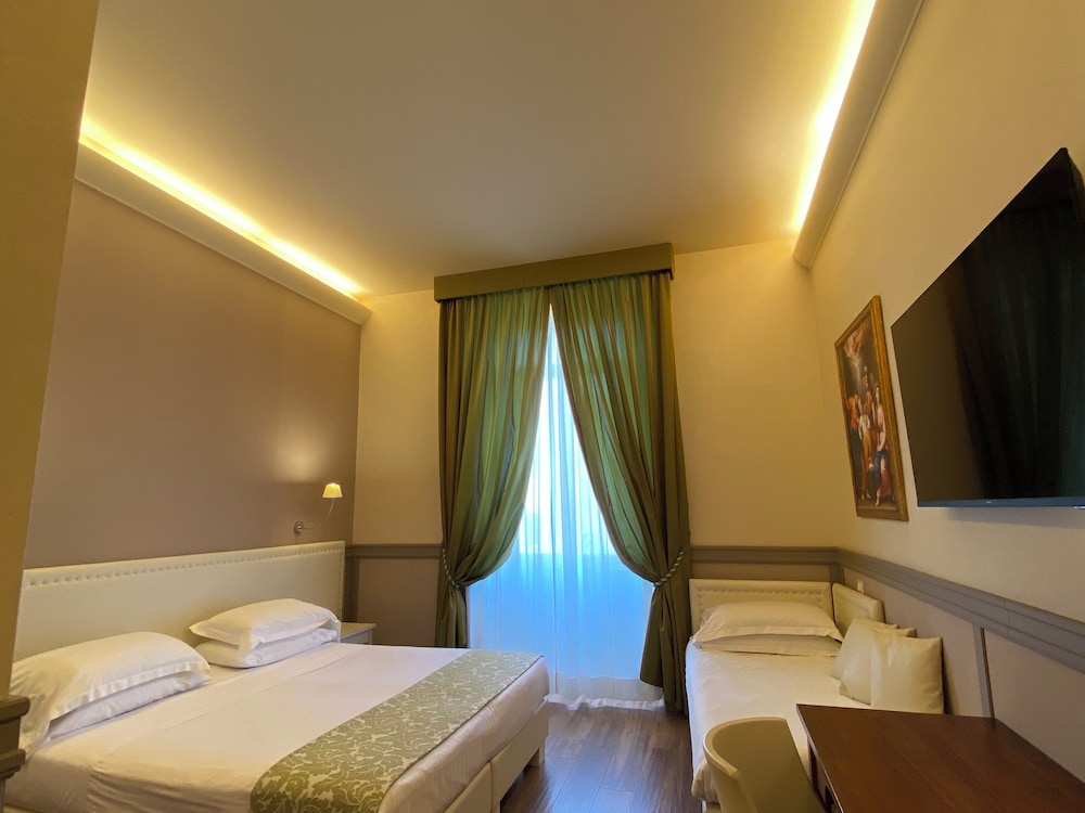 غرفة ديلوكس عائلية ثلاثية بإطلالة على الحديقة، Basilica Hotel 4/10