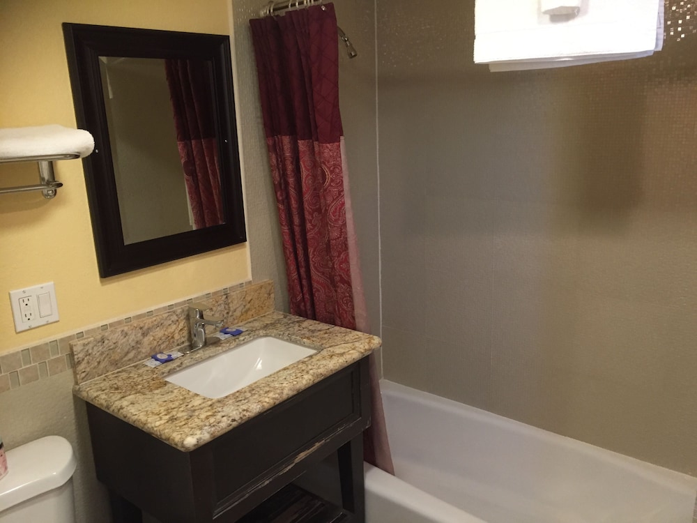 Bayshore Inn 38/44