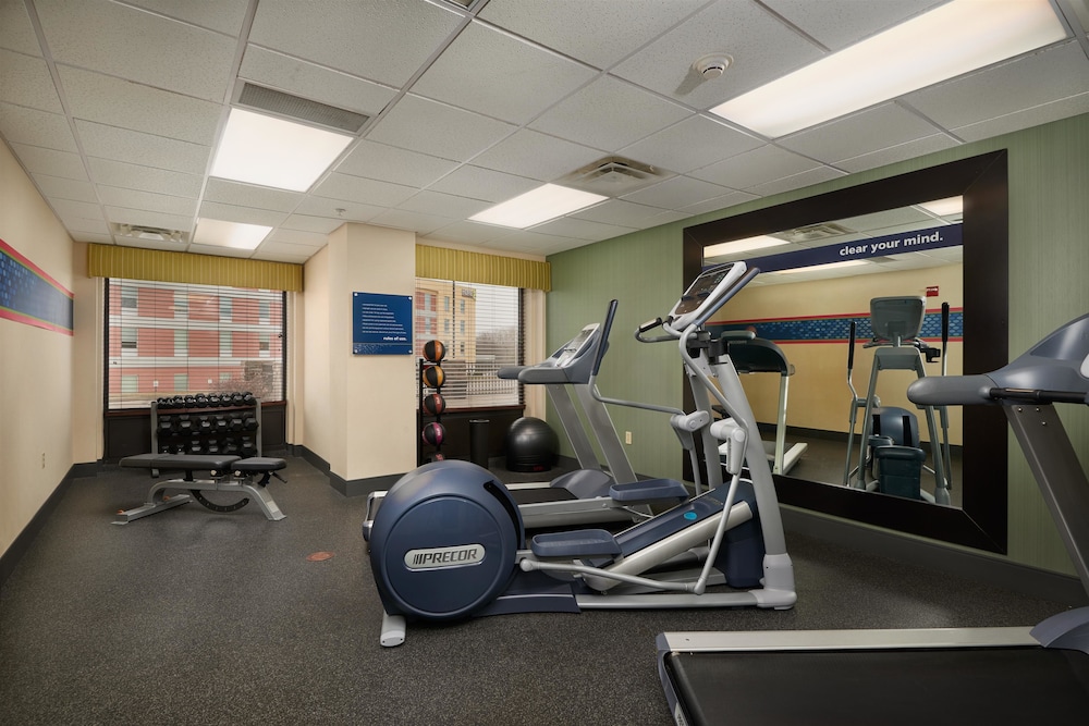 Hampton Inn & Suites Canton 25/54