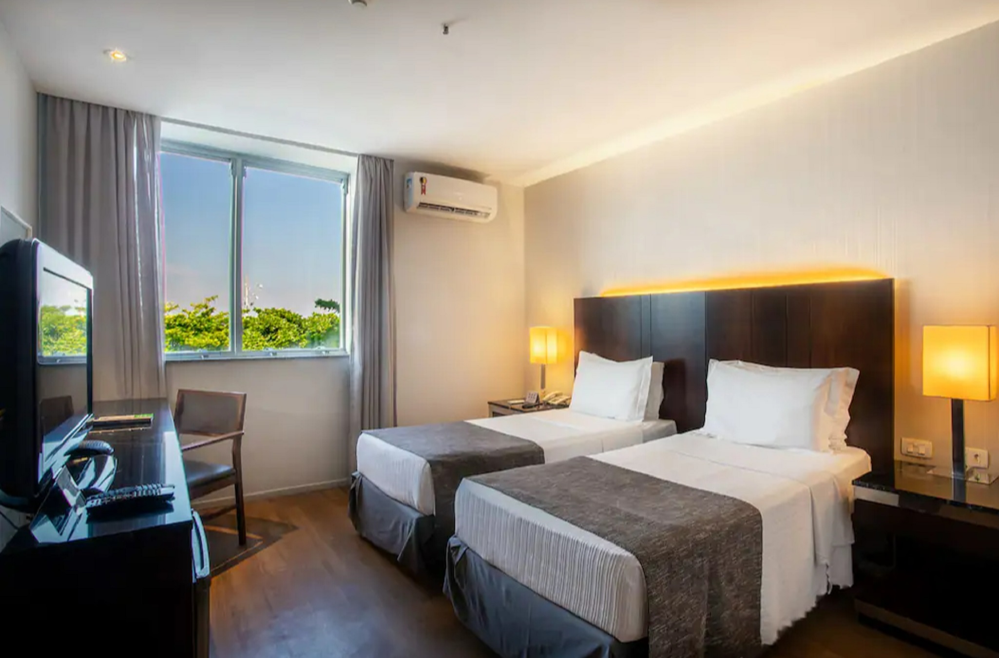 Deluxe, Twin Beds, Ocean Front