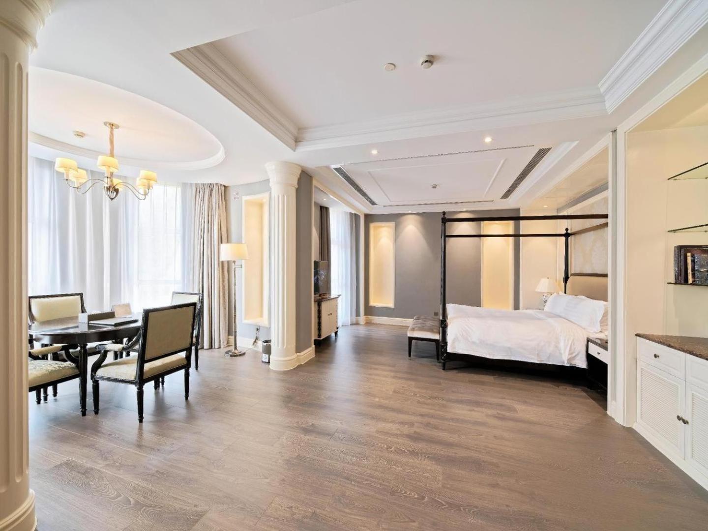 Yinrun Jinjiang Castle Hotel 10/33