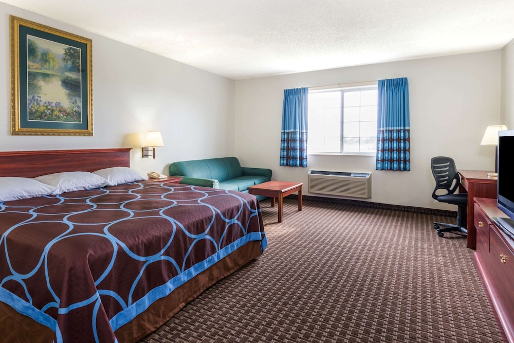 Super 8 by Wyndham Gardner 22/47