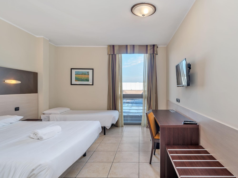 غرفة قياسية ثلاثية بسرير كوين وسرير فردي، B&B HOTEL Settimo Torinese 6/10