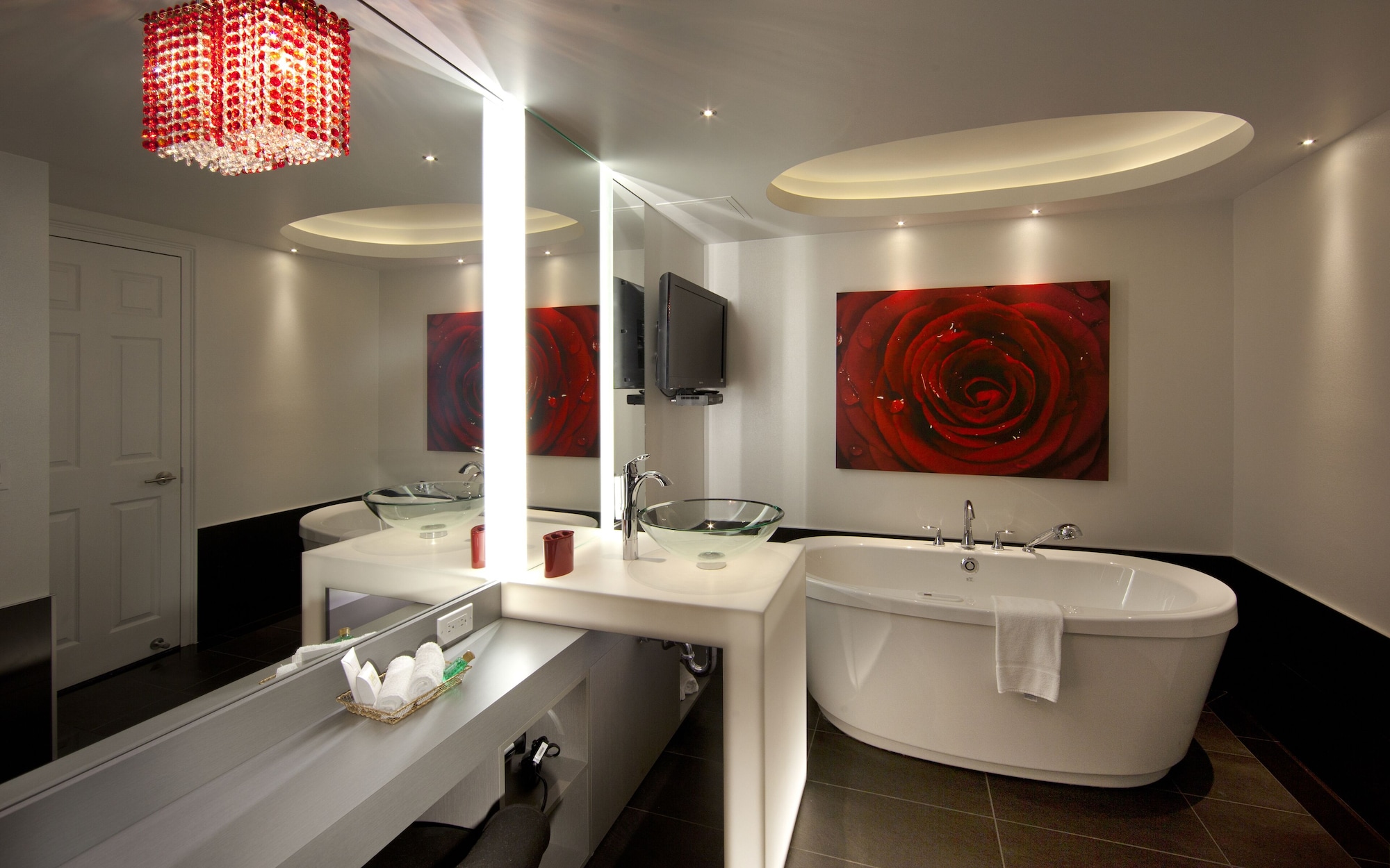 RED, SUITE, 1 QUEEN AND 1 MURPHY BED, QUEEN MURPHY BED