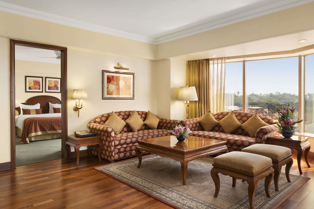Ramada Plaza Palm Grove 25/54