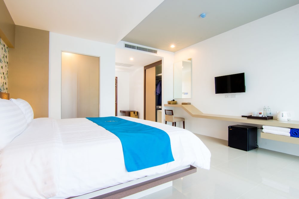 THE PHU BEACH HOTEL 11/65
