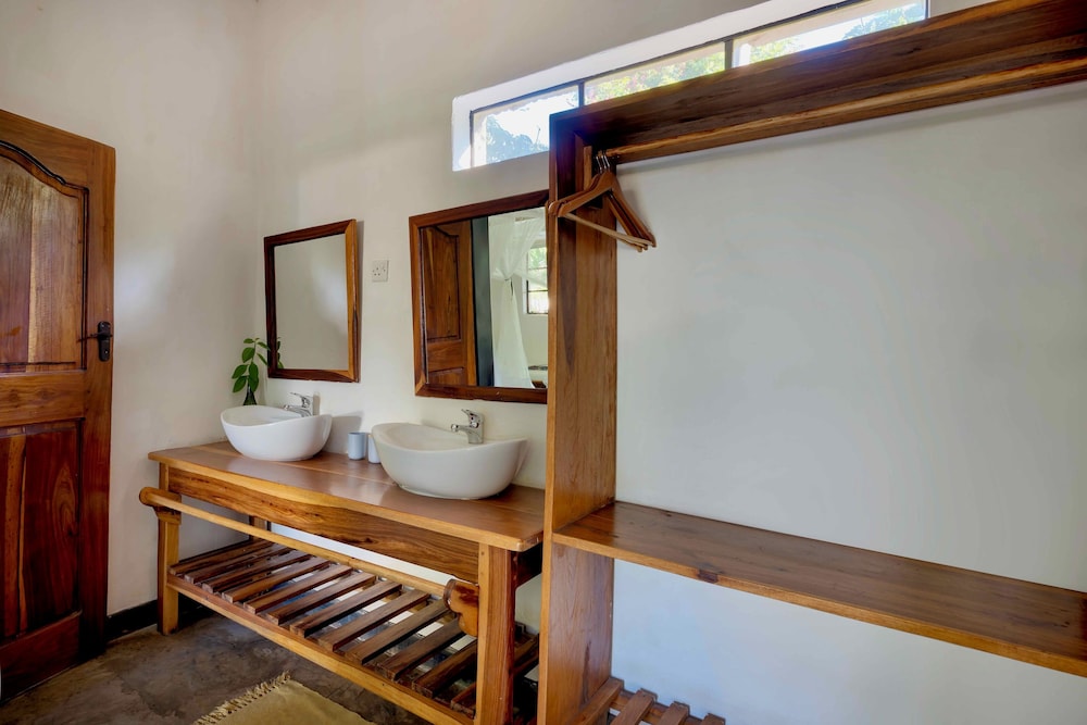 Kamunjila Lodge 49/50