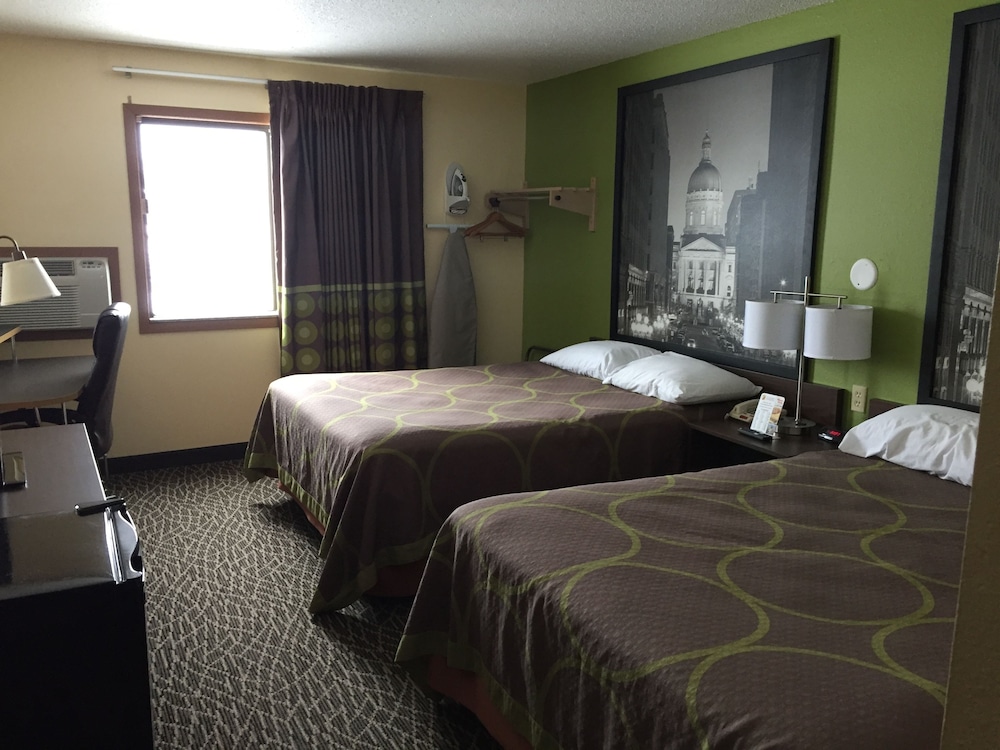 Super 8 by Wyndham Muncie/Ball St. College Area 15/24