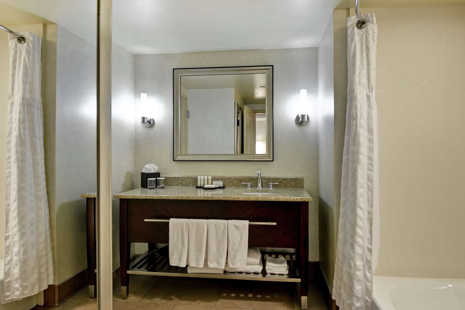 2 Rooms, Suite, 2 Queen Beds, Accessible