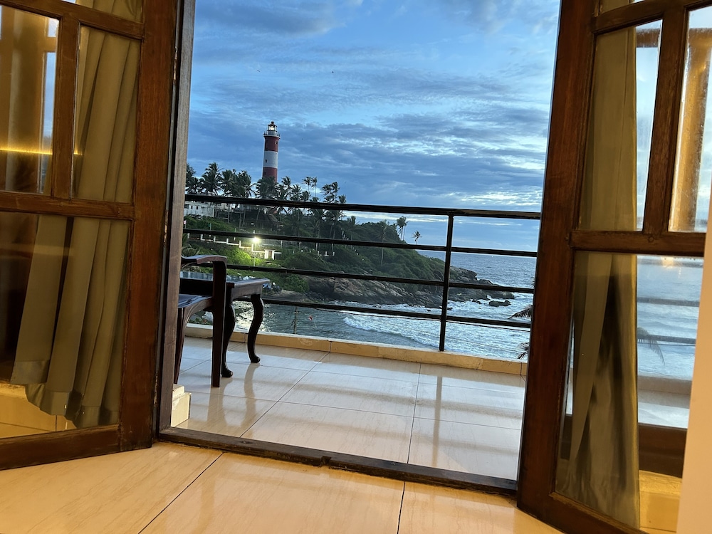 The Ocean Park Beach Resort 22/45