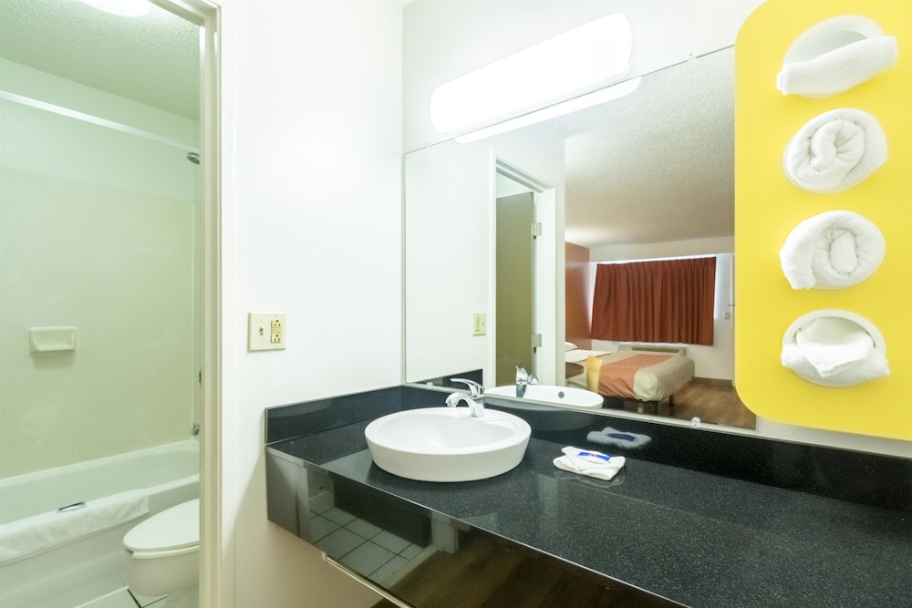 Motel6 Crawfordsville, IN 49/51