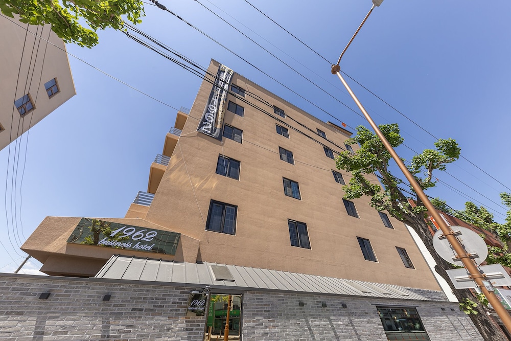 1962 Business Hotel 6/50