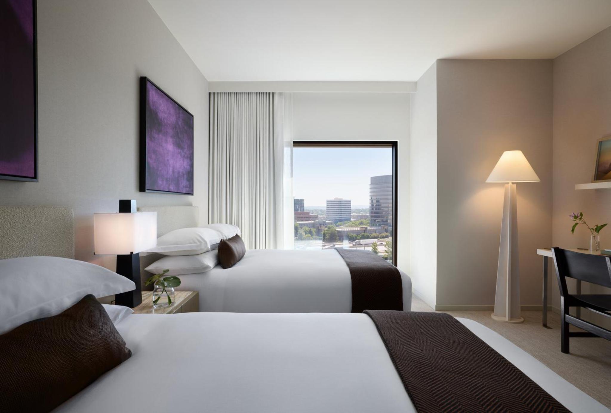 Essential, 2 Queen Beds, City View