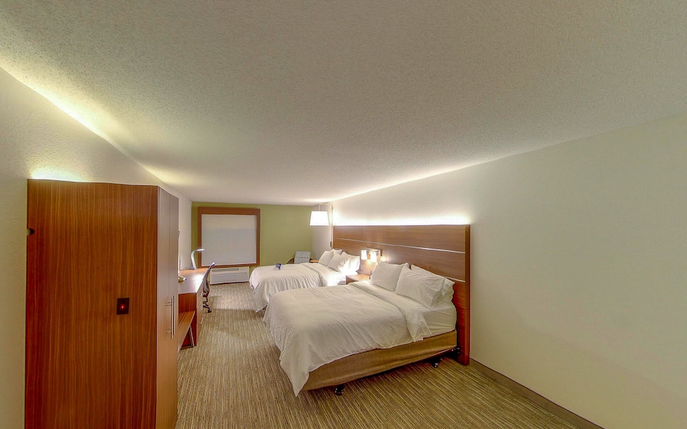 Holiday Inn Express Fort Wayne-East(New Haven) 9/39