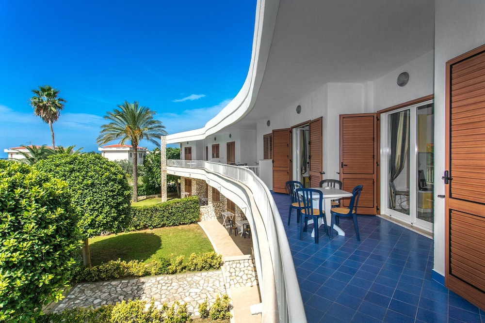 Club Residence La Castellana Mare 1/63