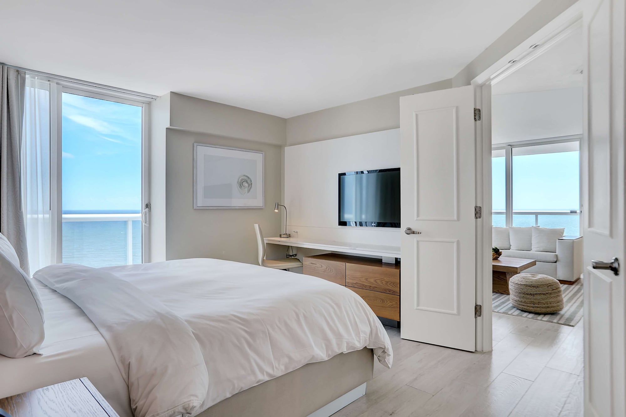 Beach House, Suite, King Bed, Ocean Front